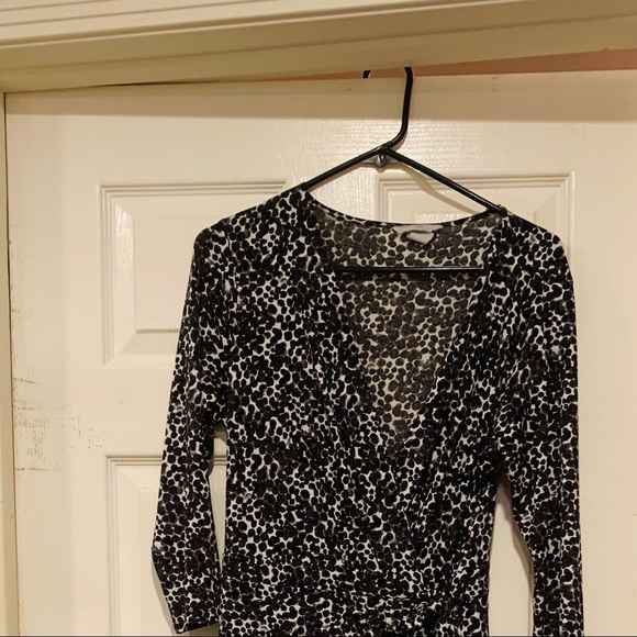 H & M black and white patterned wrap dress. - Picture 3 of 4